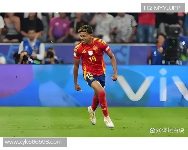 足球明星的光辉历程与无瑕疵人生揭秘展现完美形象的背后故事